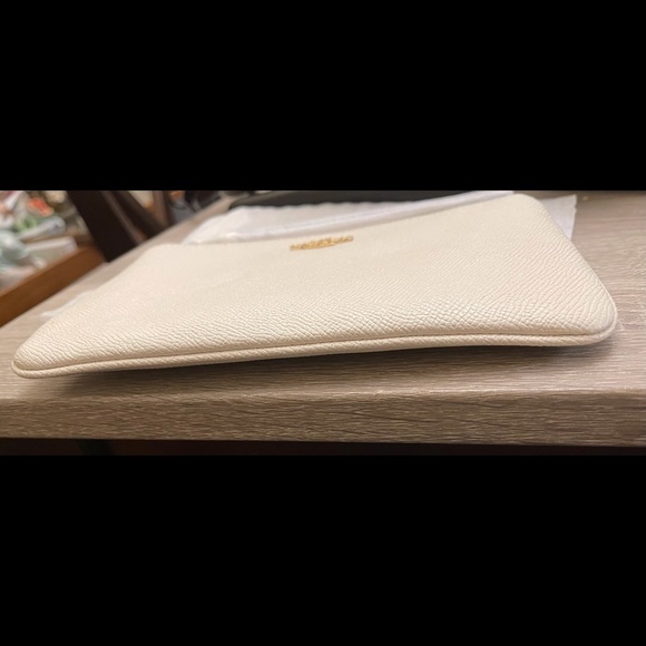 Large Wristlet in Crossgrain leather - Picture 2 of 5